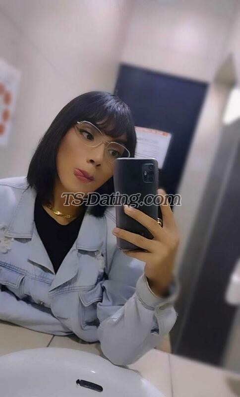 Ari Flores - Transsexual (Pre-op)