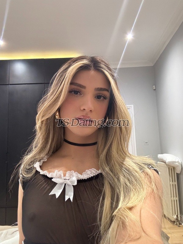 AshleyUK21 - Transsexual (Pre-op)
