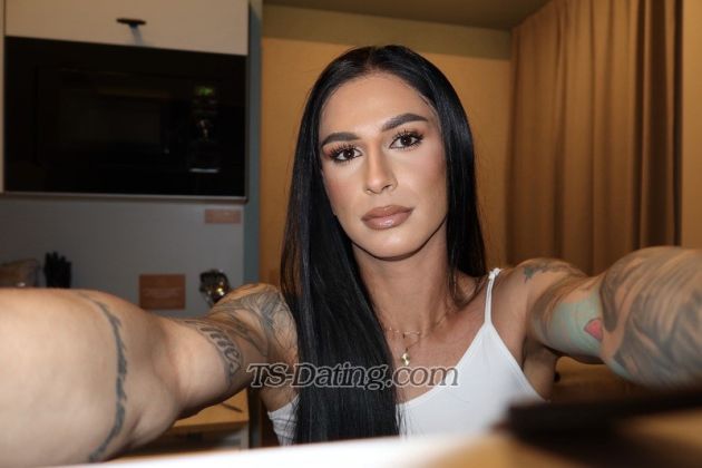 Brazilian big - Transsexual (Pre-op)