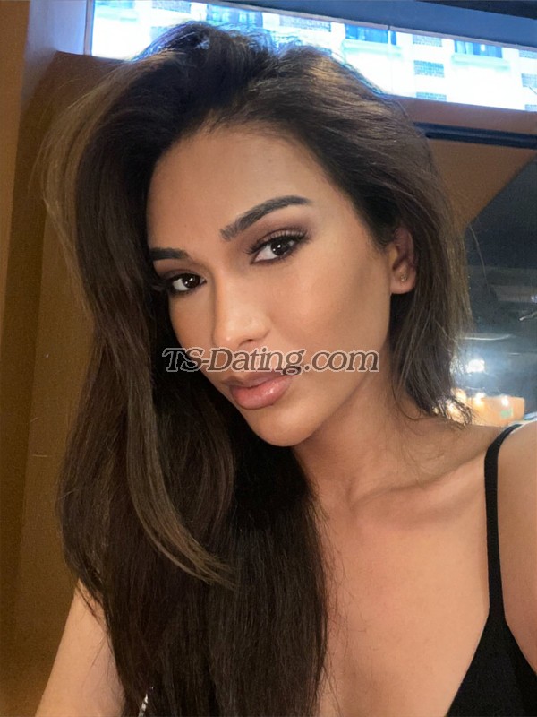 FoxyLara - Transsexual (Pre-op)