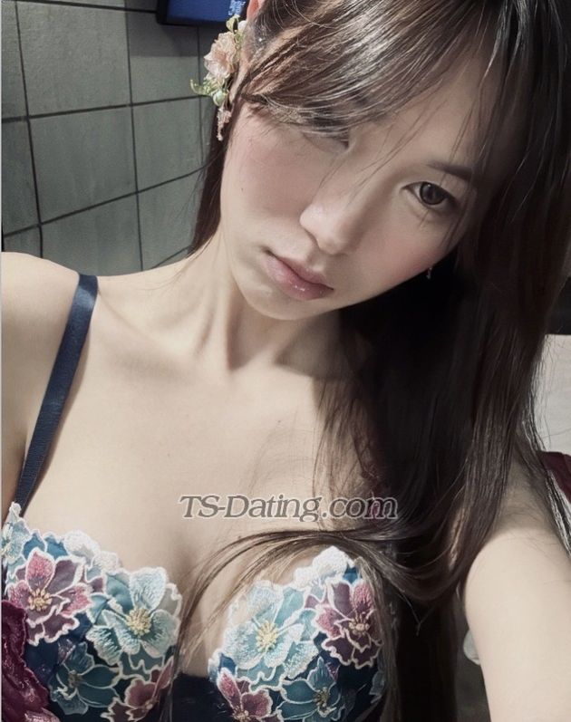 Hshshsb22 - Transsexual (Pre-op)