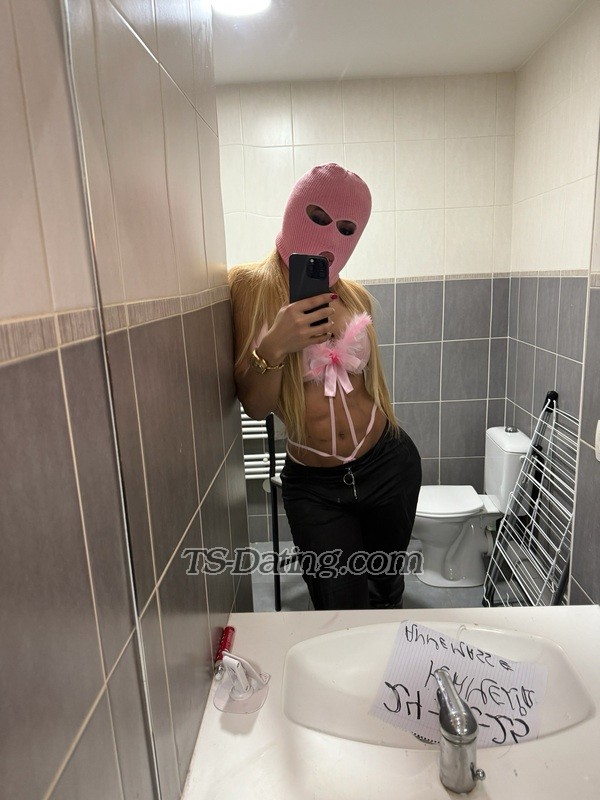 KAMELIAhott - Transsexual (Pre-op)