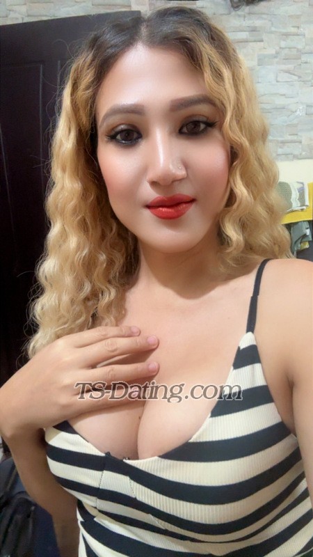 Karinisingha - Crossdresser