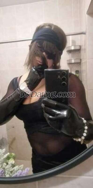 NicolleHorny - Crossdresser