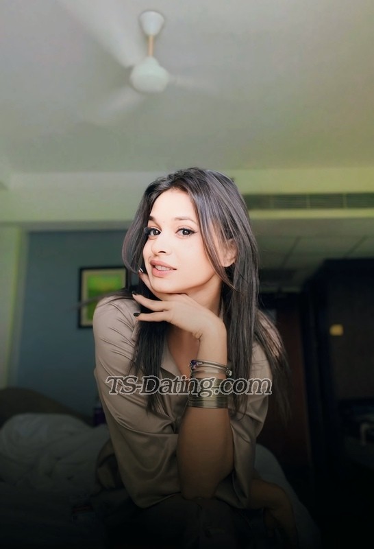 RealAnaira - Transsexual (Pre-op)
