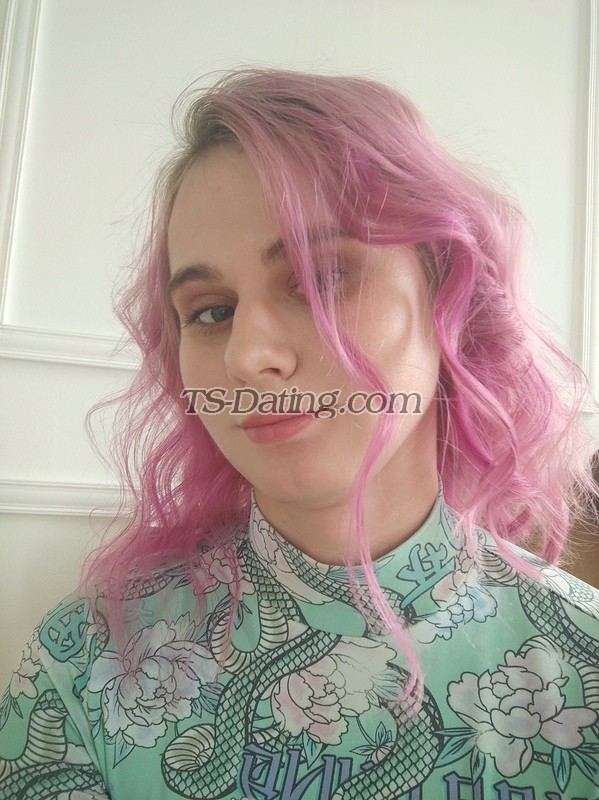 Sangria - Crossdresser