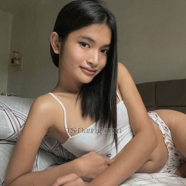 Tsubame - Transsexual (Pre-op)