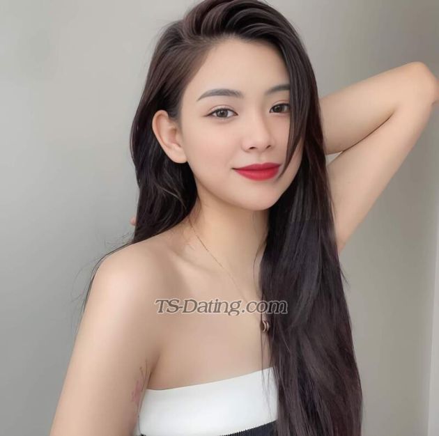 Tuyet girl - Transsexual (Pre-op)