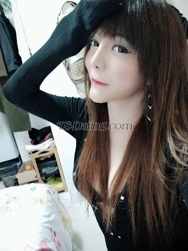 ladyboy yani - Transsexual (Pre-op)