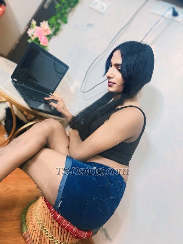 ms Roli - Transsexual (Pre-op)